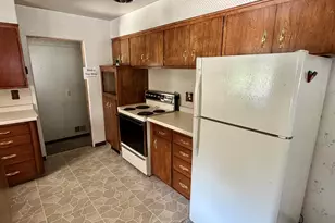 1504 Philippen St, Manitowoc, WI 54220 - Photo 9