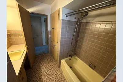 1504  Philippen St, Manitowoc, WI 54220 - Photo 9
