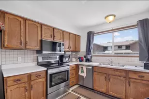 5616 Cambridge Ln, Racine, WI 53406 - Photo 3