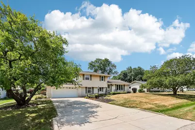 13425 W Old Oak Ln, New Berlin, WI 53151 - Photo 3