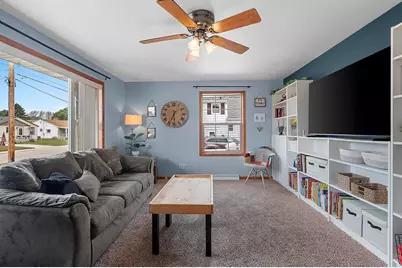 729  Woodlawn Dr, Manitowoc, WI 54220 - Photo 3
