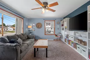 729 Woodlawn Dr, Manitowoc, WI 54220 - Photo 3