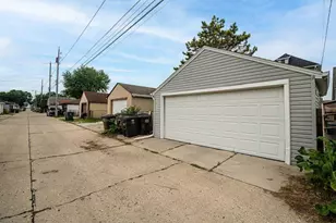 3660 S Iowa Ave, Saint Francis, WI 53235 - Photo 41