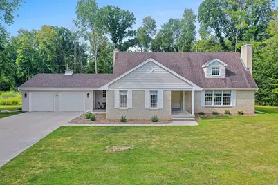 3511  Wildwood Dr, Manitowoc, WI 54220 - Photo 3