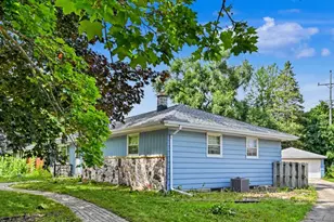 5558 W Donna Dr, Brown Deer, WI 53223 - Photo 3