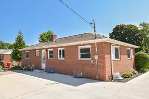8935 N Navajo Rd, Bayside, WI 53217 - Photo 7