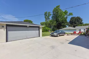 8935 N Navajo Rd, Bayside, WI 53217 - Photo 11