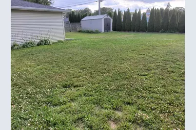 8935 N Navajo Rd, Bayside, WI 53217 - Photo 9