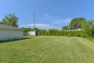 8935 N Navajo Rd, Bayside, WI 53217 - Photo 9