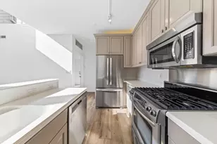 1515 N Van Buren St, Milwaukee, WI 53202 - Photo 17