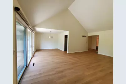 2333 W Cumberland Ct, Mequon, WI 53092 - Photo 5