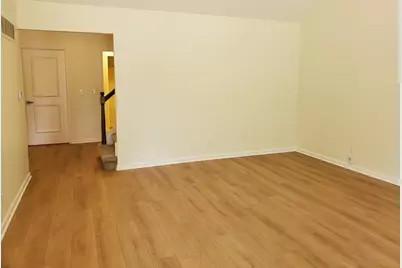 2333 W Cumberland Ct, Mequon, WI 53092 - Photo 7