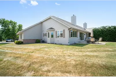 10752 N Oxford Ct, Mequon, WI 53092 - Photo 3