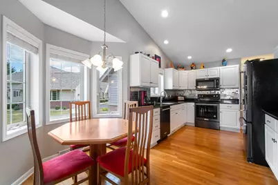10752 N Oxford Ct, Mequon, WI 53092 - Photo 5