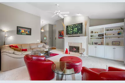 10752 N Oxford Ct, Mequon, WI 53092 - Photo 9