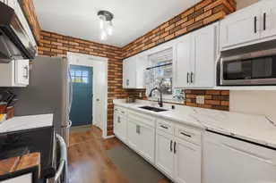 2125 N 113th St, Wauwatosa, WI 53226 - Photo 9