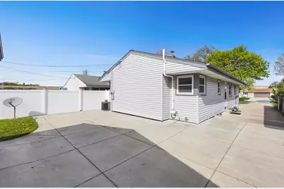 2125 N 113th St, Wauwatosa, WI 53226 - Photo 25