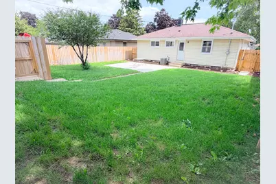 6611 S 19th St, Milwaukee, WI 53221 - Photo 9