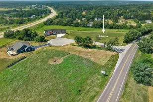 S59W29914 Aces Ct, Genesee, WI 53189 - Photo 3