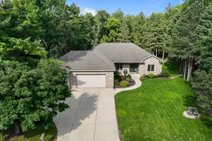 1232 Peregrine Ct, Burlington, WI 53105 - Photo 21