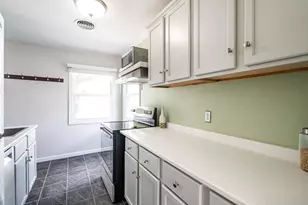 7341 S 37th Pl, Franklin, WI 53132 - Photo 9