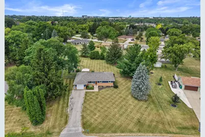 W152N5427  Badger Dr, Menomonee Falls, WI 53051 - Photo 27