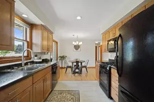 W152N5427 Badger Dr, Menomonee Falls, WI 53051 - Photo 9