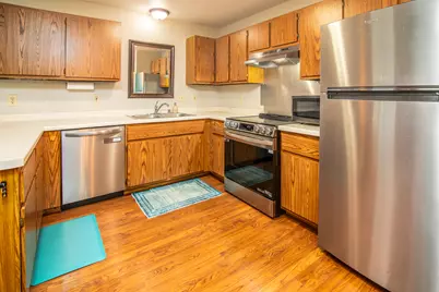 S75W16910  Gregory Dr #6, Muskego, WI 53150 - Photo 3