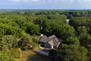 W318N1050 Huckleberry Way, Delafield, WI 53018 - Photo 95