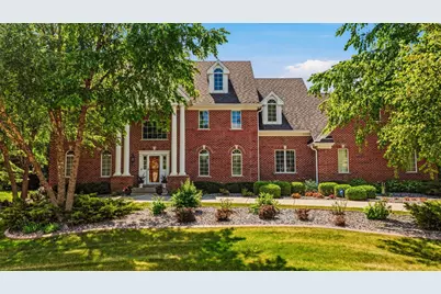 2125  Carriage Hills Dr, Delafield, WI 53018 - Photo 11
