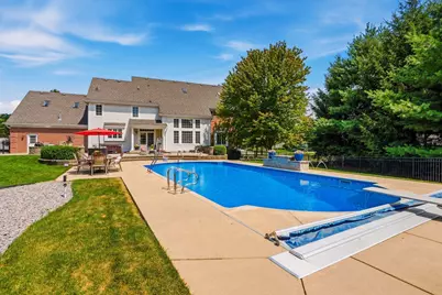 2125  Carriage Hills Dr, Delafield, WI 53018 - Photo 99