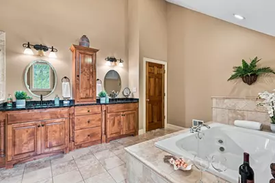 2125  Carriage Hills Dr, Delafield, WI 53018 - Photo 57