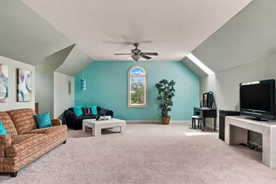 2125  Carriage Hills Dr, Delafield, WI 53018 - Photo 65