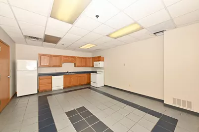 2121 S 55th St, West Allis, WI 53219 - Photo 21
