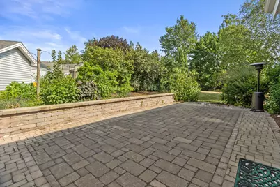 372  Briar Ct, Pewaukee, WI 53072 - Photo 3