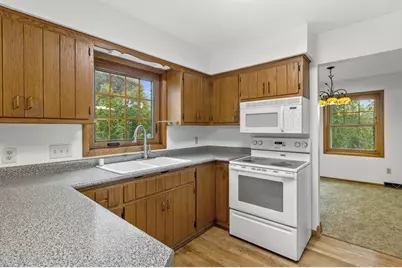 372  Briar Ct, Pewaukee, WI 53072 - Photo 5