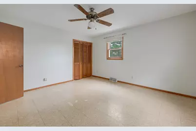 2483 N Newhall Ln, Milwaukee, WI 53211 - Photo 15