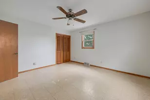 2483 N Newhall Ln, Milwaukee, WI 53211 - Photo 15