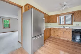 2483 N Newhall Ln, Milwaukee, WI 53211 - Photo 9