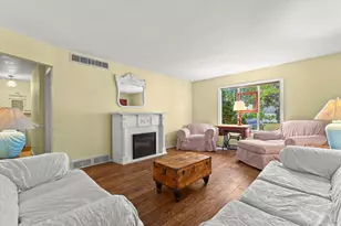 4002 S 91st Pl, Greenfield, WI 53228 - Photo 9