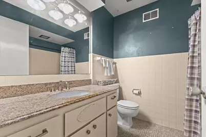 4002 S 91st Pl #4004, Greenfield, WI 53228 - Photo 17