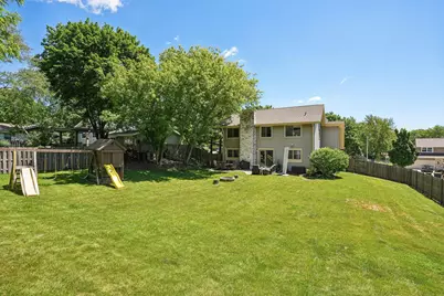 2814  Buckingham Ct, Waukesha, WI 53188 - Photo 31