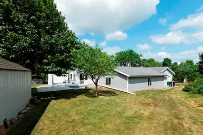401  Oak Ridge Ct, Fort Atkinson, WI 53538 - Photo 3