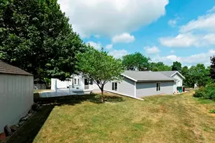 401 Oak Ridge Ct, Fort Atkinson, WI 53538 - Photo 3