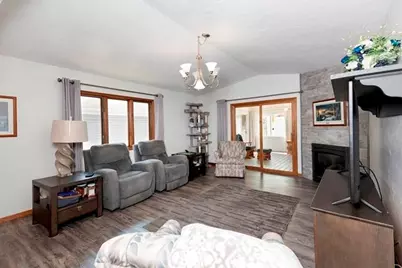 401  Oak Ridge Ct, Fort Atkinson, WI 53538 - Photo 17