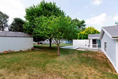401  Oak Ridge Ct, Fort Atkinson, WI 53538 - Photo 7