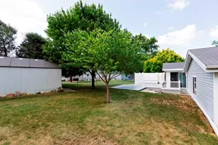401 Oak Ridge Ct, Fort Atkinson, WI 53538 - Photo 7