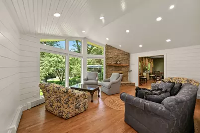 5792  Finch Ln, Greendale, WI 53129 - Photo 15
