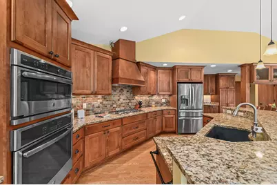 9515 W Hadley St, Milwaukee, WI 53222 - Photo 13