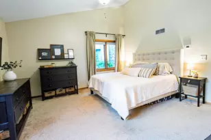 W226N2555 Oakwood Ln, Pewaukee, WI 53186 - Photo 11